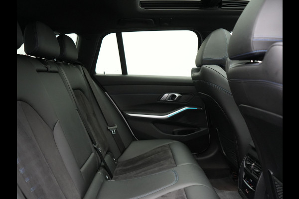 BMW 3 Serie Touring 330e xDrive M Sport Plug In Hybrid 293pk Dealer O.H. PHEV | Panodak | Head Up | Adaptive Cruise | Laser LED | 360 Camera | 19"L.M | Alcantara Sportstoelen Memory & Verwarmd | Sfeerverlichting | Apple Carplay | Keyless | Blis | Navigatie | Virtu