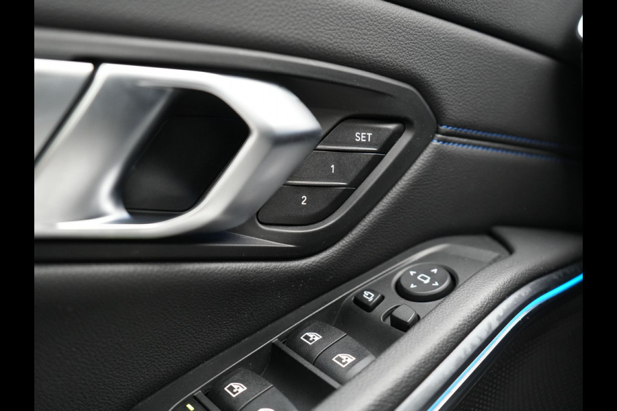 BMW 3 Serie Touring 330e xDrive M Sport Plug In Hybrid 293pk Dealer O.H. PHEV | Panodak | Head Up | Adaptive Cruise | Laser LED | 360 Camera | 19"L.M | Alcantara Sportstoelen Memory & Verwarmd | Sfeerverlichting | Apple Carplay | Keyless | Blis | Navigatie | Virtu