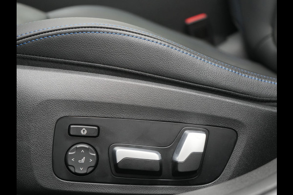BMW 3 Serie Touring 330e xDrive M Sport Plug In Hybrid 293pk Dealer O.H. PHEV | Panodak | Head Up | Adaptive Cruise | Laser LED | 360 Camera | 19"L.M | Alcantara Sportstoelen Memory & Verwarmd | Sfeerverlichting | Apple Carplay | Keyless | Blis | Navigatie | Virtu