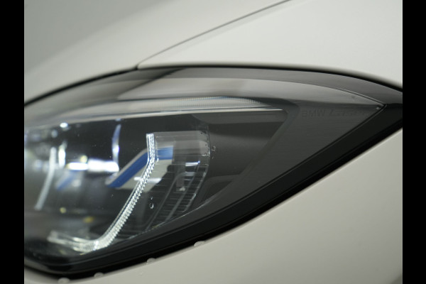 BMW 3 Serie Touring 330e xDrive M Sport Plug In Hybrid 293pk Dealer O.H. PHEV | Panodak | Head Up | Adaptive Cruise | Laser LED | 360 Camera | 19"L.M | Alcantara Sportstoelen Memory & Verwarmd | Sfeerverlichting | Apple Carplay | Keyless | Blis | Navigatie | Virtu