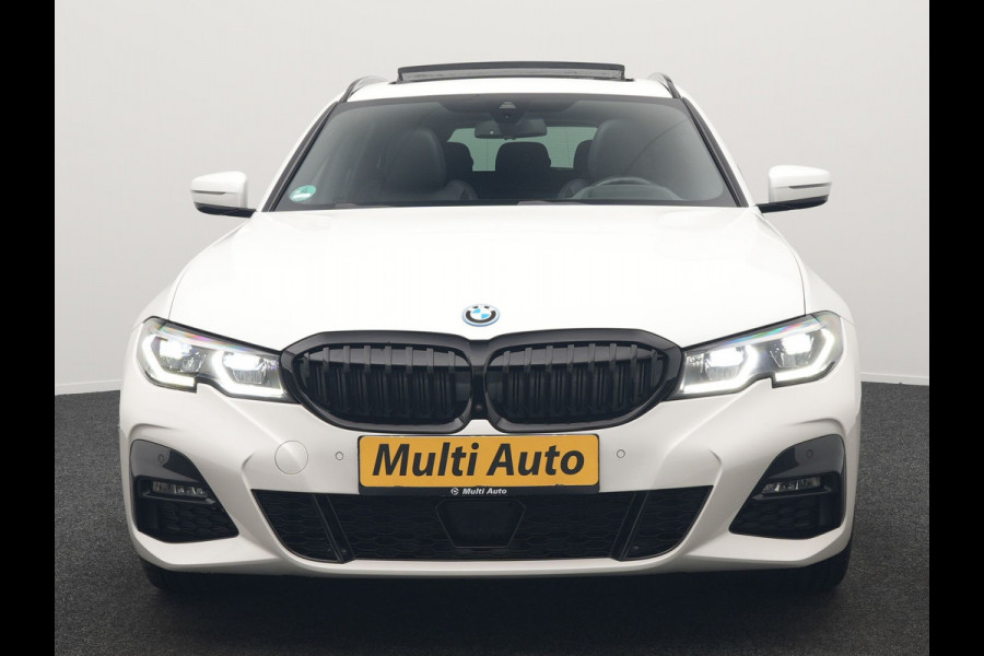BMW 3 Serie Touring 330e xDrive M Sport Plug In Hybrid 293pk Dealer O.H. PHEV | Panodak | Head Up | Adaptive Cruise | Laser LED | 360 Camera | 19"L.M | Alcantara Sportstoelen Memory & Verwarmd | Sfeerverlichting | Apple Carplay | Keyless | Blis | Navigatie | Virtu