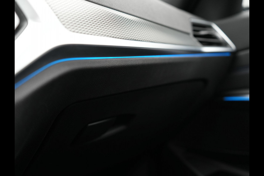 BMW 3 Serie Touring 330e xDrive M Sport Plug In Hybrid 293pk Dealer O.H. PHEV | Panodak | Head Up | Adaptive Cruise | Laser LED | 360 Camera | 19"L.M | Alcantara Sportstoelen Memory & Verwarmd | Sfeerverlichting | Apple Carplay | Keyless | Blis | Navigatie | Virtu