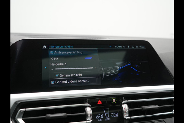 BMW 3 Serie Touring 330e xDrive M Sport Plug In Hybrid 293pk Dealer O.H. PHEV | Panodak | Head Up | Adaptive Cruise | Laser LED | 360 Camera | 19"L.M | Alcantara Sportstoelen Memory & Verwarmd | Sfeerverlichting | Apple Carplay | Keyless | Blis | Navigatie | Virtu