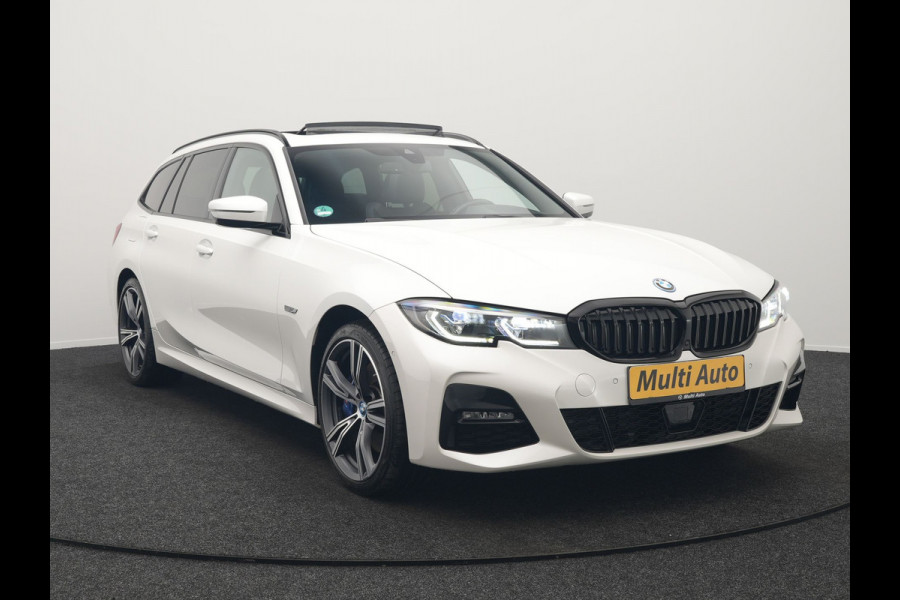 BMW 3 Serie Touring 330e xDrive M Sport Plug In Hybrid 293pk Dealer O.H. PHEV | Panodak | Head Up | Adaptive Cruise | Laser LED | 360 Camera | 19"L.M | Alcantara Sportstoelen Memory & Verwarmd | Sfeerverlichting | Apple Carplay | Keyless | Blis | Navigatie | Virtu