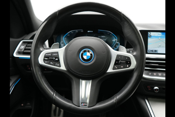 BMW 3 Serie Touring 330e xDrive M Sport Plug In Hybrid 293pk Dealer O.H. PHEV | Panodak | Head Up | Adaptive Cruise | Laser LED | 360 Camera | 19"L.M | Alcantara Sportstoelen Memory & Verwarmd | Sfeerverlichting | Apple Carplay | Keyless | Blis | Navigatie | Virtu
