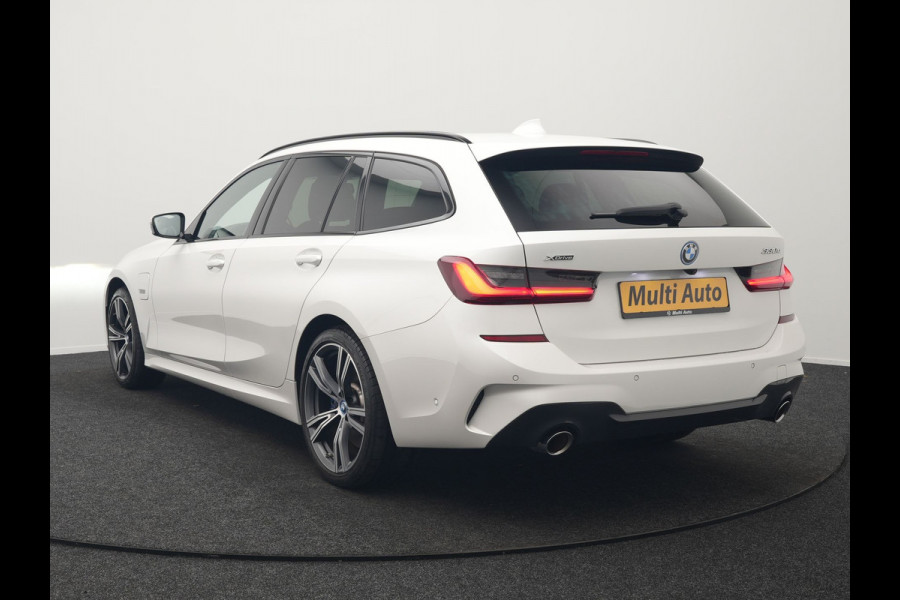 BMW 3 Serie Touring 330e xDrive M Sport Plug In Hybrid 293pk Dealer O.H. PHEV | Panodak | Head Up | Adaptive Cruise | Laser LED | 360 Camera | 19"L.M | Alcantara Sportstoelen Memory & Verwarmd | Sfeerverlichting | Apple Carplay | Keyless | Blis | Navigatie | Virtu