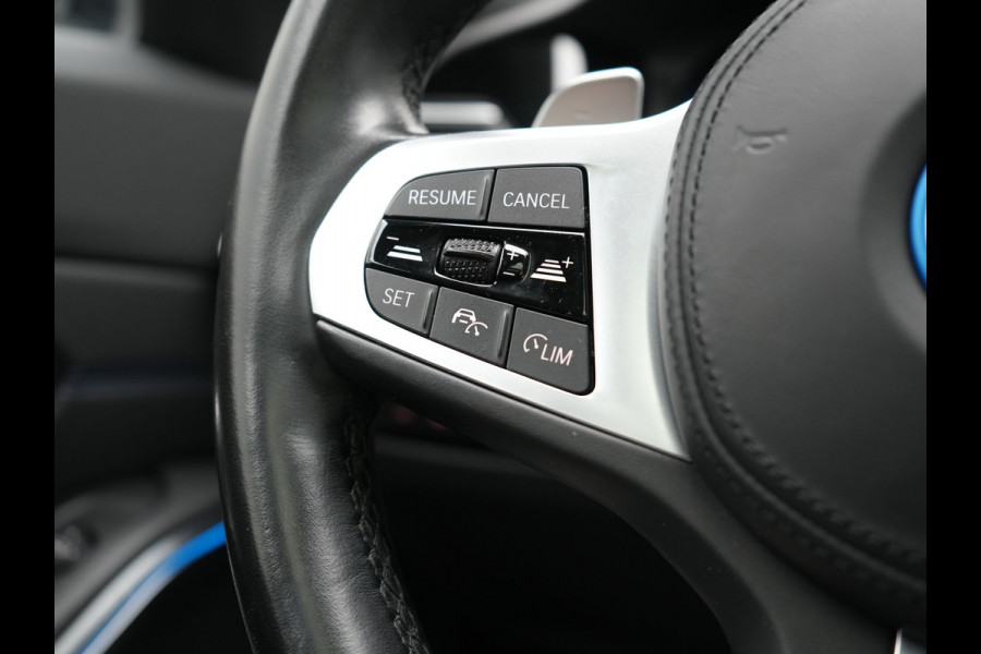 BMW 3 Serie Touring 330e xDrive M Sport Plug In Hybrid 293pk Dealer O.H. PHEV | Panodak | Head Up | Adaptive Cruise | Laser LED | 360 Camera | 19"L.M | Alcantara Sportstoelen Memory & Verwarmd | Sfeerverlichting | Apple Carplay | Keyless | Blis | Navigatie | Virtu