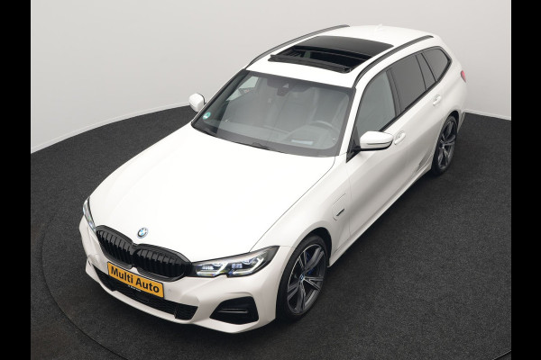 BMW 3 Serie Touring 330e xDrive M Sport Plug In Hybrid 293pk Dealer O.H. PHEV | Panodak | Head Up | Adaptive Cruise | Laser LED | 360 Camera | 19"L.M | Alcantara Sportstoelen Memory & Verwarmd | Sfeerverlichting | Apple Carplay | Keyless | Blis | Navigatie | Virtu