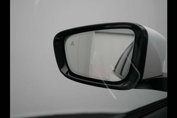 BMW 3 Serie Touring 330e xDrive M Sport Plug In Hybrid 293pk Dealer O.H. PHEV | Panodak | Head Up | Adaptive Cruise | Laser LED | 360 Camera | 19"L.M | Alcantara Sportstoelen Memory & Verwarmd | Sfeerverlichting | Apple Carplay | Keyless | Blis | Navigatie | Virtu