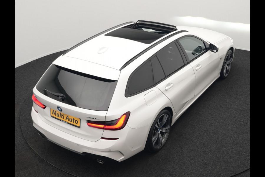 BMW 3 Serie Touring 330e xDrive M Sport Plug In Hybrid 293pk Dealer O.H. PHEV | Panodak | Head Up | Adaptive Cruise | Laser LED | 360 Camera | 19"L.M | Alcantara Sportstoelen Memory & Verwarmd | Sfeerverlichting | Apple Carplay | Keyless | Blis | Navigatie | Virtu
