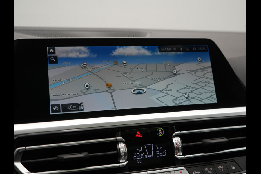 BMW 3 Serie Touring 330e xDrive M Sport Plug In Hybrid 293pk Dealer O.H. PHEV | Panodak | Head Up | Adaptive Cruise | Laser LED | 360 Camera | 19"L.M | Alcantara Sportstoelen Memory & Verwarmd | Sfeerverlichting | Apple Carplay | Keyless | Blis | Navigatie | Virtu