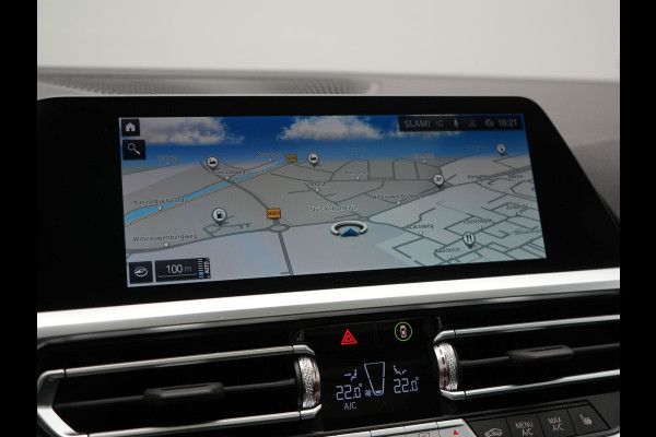 BMW 3 Serie Touring 330e xDrive M Sport Plug In Hybrid 293pk Dealer O.H. PHEV | Panodak | Head Up | Adaptive Cruise | Laser LED | 360 Camera | 19"L.M | Alcantara Sportstoelen Memory & Verwarmd | Sfeerverlichting | Apple Carplay | Keyless | Blis | Navigatie | Virtu