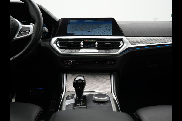 BMW 3 Serie Touring 330e xDrive M Sport Plug In Hybrid 293pk Dealer O.H. PHEV | Panodak | Head Up | Adaptive Cruise | Laser LED | 360 Camera | 19"L.M | Alcantara Sportstoelen Memory & Verwarmd | Sfeerverlichting | Apple Carplay | Keyless | Blis | Navigatie | Virtu