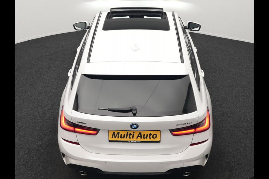 BMW 3 Serie Touring 330e xDrive M Sport Plug In Hybrid 293pk Dealer O.H. PHEV | Panodak | Head Up | Adaptive Cruise | Laser LED | 360 Camera | 19"L.M | Alcantara Sportstoelen Memory & Verwarmd | Sfeerverlichting | Apple Carplay | Keyless | Blis | Navigatie | Virtu