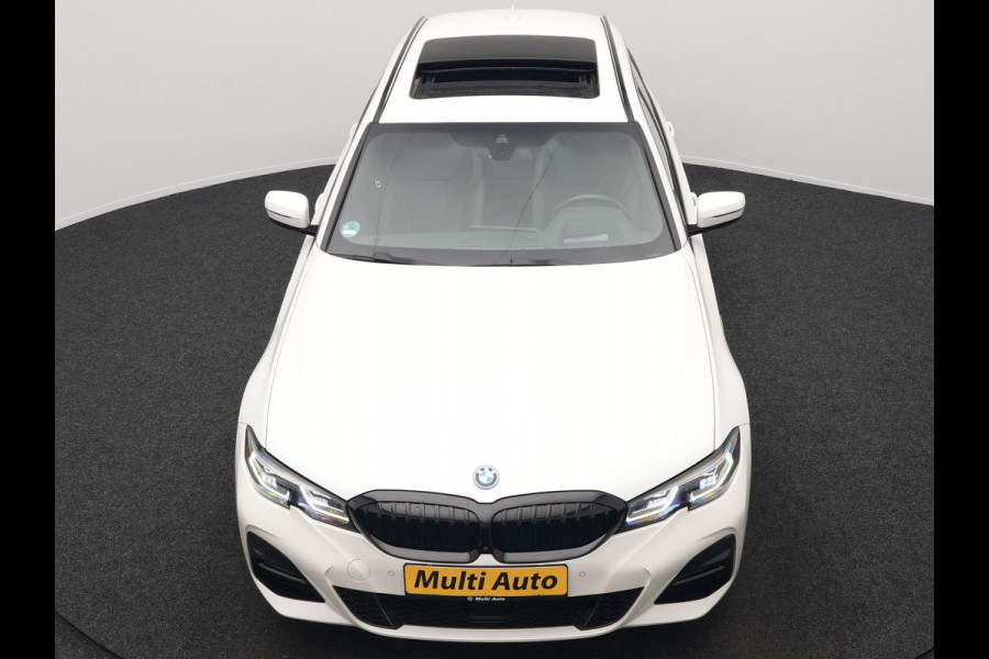 BMW 3 Serie Touring 330e xDrive M Sport Plug In Hybrid 293pk Dealer O.H. PHEV | Panodak | Head Up | Adaptive Cruise | Laser LED | 360 Camera | 19"L.M | Alcantara Sportstoelen Memory & Verwarmd | Sfeerverlichting | Apple Carplay | Keyless | Blis | Navigatie | Virtu