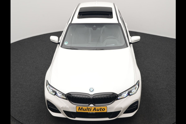 BMW 3 Serie Touring 330e xDrive M Sport Plug In Hybrid 293pk Dealer O.H. PHEV | Panodak | Head Up | Adaptive Cruise | Laser LED | 360 Camera | 19"L.M | Alcantara Sportstoelen Memory & Verwarmd | Sfeerverlichting | Apple Carplay | Keyless | Blis | Navigatie | Virtu