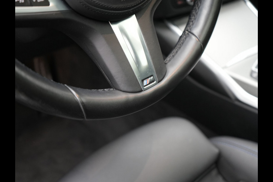 BMW 3 Serie Touring 330e xDrive M Sport Plug In Hybrid 293pk Dealer O.H. PHEV | Panodak | Head Up | Adaptive Cruise | Laser LED | 360 Camera | 19"L.M | Alcantara Sportstoelen Memory & Verwarmd | Sfeerverlichting | Apple Carplay | Keyless | Blis | Navigatie | Virtu