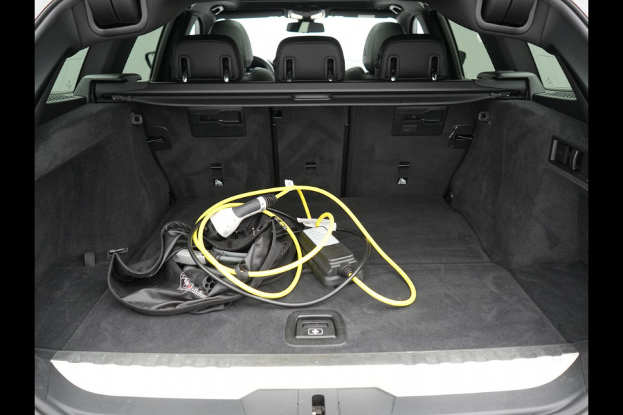 BMW 3 Serie Touring 330e xDrive M Sport Plug In Hybrid 293pk Dealer O.H. PHEV | Panodak | Head Up | Adaptive Cruise | Laser LED | 360 Camera | 19"L.M | Alcantara Sportstoelen Memory & Verwarmd | Sfeerverlichting | Apple Carplay | Keyless | Blis | Navigatie | Virtu