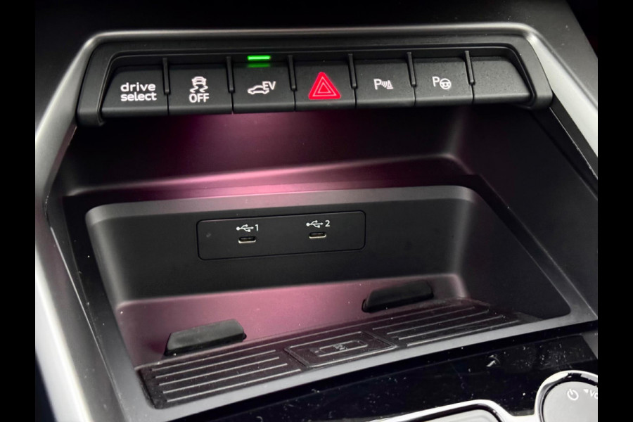 Audi A3 Sportback 45 TFSI e S edition Competition Rs zetels/B&O/HuD/Massage