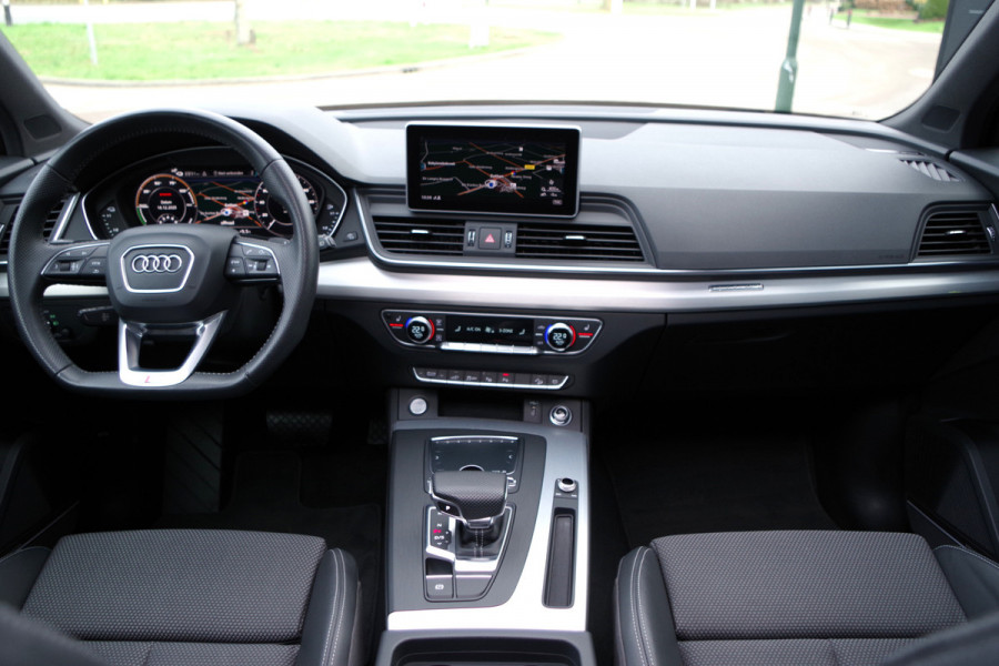 Audi Q5 55 TFSI e 367 PK Quattro Competition, Luchtvering, Trekhaak, Panoramadak, 360 Camera, B&O Sound