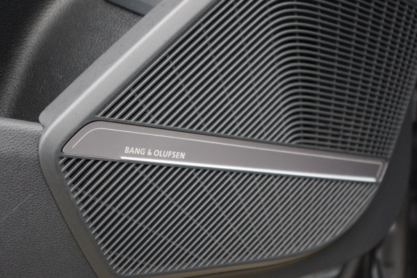 Audi Q5 55 TFSI e 367 PK Quattro Competition, Luchtvering, Trekhaak, Panoramadak, 360 Camera, B&O Sound