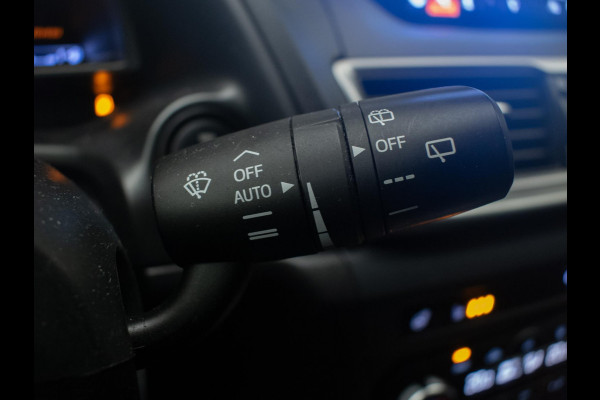 Mazda 3 2.0 SkyActiv-G 120 SkyLease+ Sport (NAVI,CLIMATE,CRUISE,PDC,STOEL/STUUR VERWARMING,GETINT,XENON,SPORTSTOELEN,LM VELGEN)