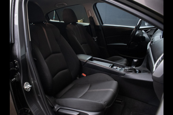 Mazda 3 2.0 SkyActiv-G 120 SkyLease+ Sport (NAVI,CLIMATE,CRUISE,PDC,STOEL/STUUR VERWARMING,GETINT,XENON,SPORTSTOELEN,LM VELGEN)