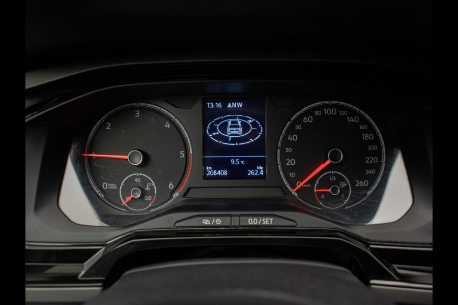 Volkswagen Polo 1.6 TDI Sport (APPLE CARPLAY,NAVI,ADAPTIVE CRUISE,DAB,ELEKTRISCH PAKKET,SPORTSTOELEN,NETTE STAAT)
