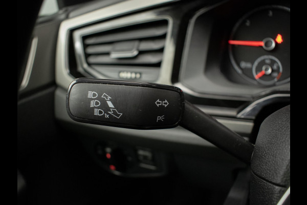 Volkswagen Polo 1.6 TDI Sport (APPLE CARPLAY,NAVI,ADAPTIVE CRUISE,DAB,ELEKTRISCH PAKKET,SPORTSTOELEN,NETTE STAAT)