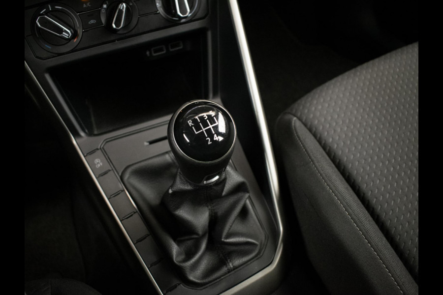 Volkswagen Polo 1.6 TDI Sport (APPLE CARPLAY,NAVI,ADAPTIVE CRUISE,DAB,ELEKTRISCH PAKKET,SPORTSTOELEN,NETTE STAAT)