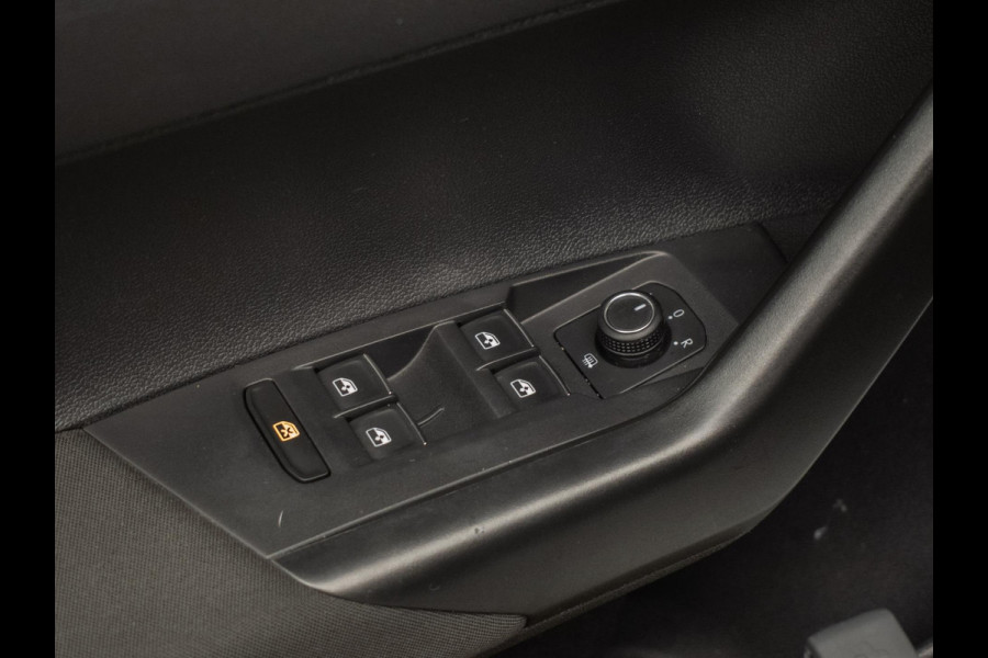 Volkswagen Polo 1.6 TDI Sport (APPLE CARPLAY,NAVI,ADAPTIVE CRUISE,DAB,ELEKTRISCH PAKKET,SPORTSTOELEN,NETTE STAAT)