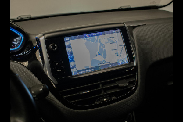 Peugeot 2008 1.2 PureTech Allure Sport (NAVI,CLIMATE,CRUISE,CAMERA,PDC,GRIP CONTROL,ELEKTRISCH PAKKET,SPORTSTOELEN,LM VELGEN)