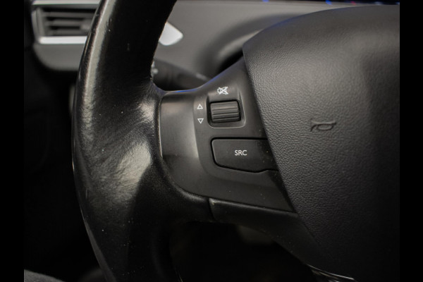 Peugeot 2008 1.2 PureTech Allure Sport (NAVI,CLIMATE,CRUISE,CAMERA,PDC,GRIP CONTROL,ELEKTRISCH PAKKET,SPORTSTOELEN,LM VELGEN)