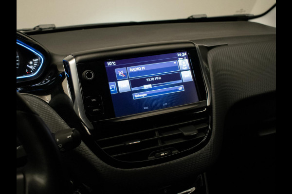 Peugeot 2008 1.2 PureTech Allure Sport (NAVI,CLIMATE,CRUISE,CAMERA,PDC,GRIP CONTROL,ELEKTRISCH PAKKET,SPORTSTOELEN,LM VELGEN)