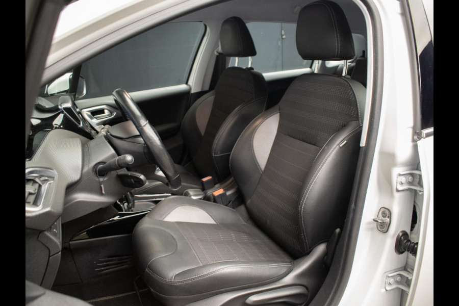 Peugeot 2008 1.2 PureTech Allure Sport (NAVI,CLIMATE,CRUISE,CAMERA,PDC,GRIP CONTROL,ELEKTRISCH PAKKET,SPORTSTOELEN,LM VELGEN)