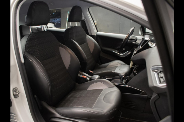 Peugeot 2008 1.2 PureTech Allure Sport (NAVI,CLIMATE,CRUISE,CAMERA,PDC,GRIP CONTROL,ELEKTRISCH PAKKET,SPORTSTOELEN,LM VELGEN)