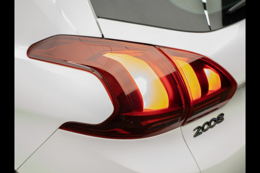 Peugeot 2008 1.2 PureTech Allure Sport (NAVI,CLIMATE,CRUISE,CAMERA,PDC,GRIP CONTROL,ELEKTRISCH PAKKET,SPORTSTOELEN,LM VELGEN)