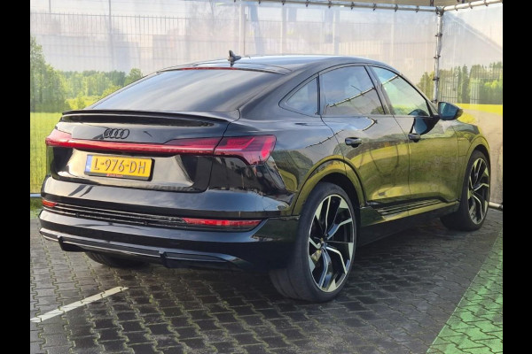 Audi e-tron Sportback 55 quattro edition 95 kWh | Trekhaak | Camera | 23 Inch |