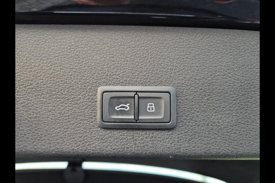 Audi e-tron Sportback 55 quattro edition 95 kWh | Trekhaak | Camera | 23 Inch |