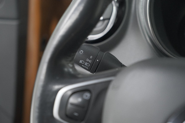 Renault Captur TCe 90 Intens | Camera | Dodehoekdetectie | Navigatie | Parkeersensoren