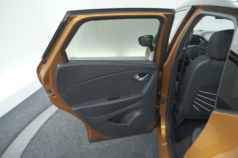 Renault Captur TCe 90 Intens | Camera | Dodehoekdetectie | Navigatie | Parkeersensoren