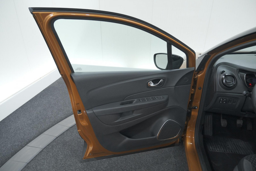 Renault Captur TCe 90 Intens | Camera | Dodehoekdetectie | Navigatie | Parkeersensoren