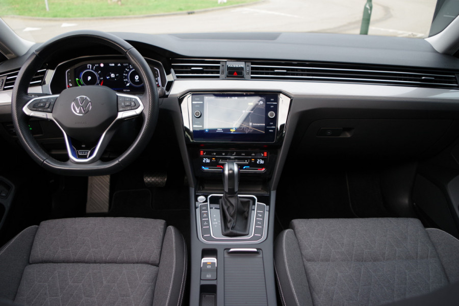Volkswagen Passat Variant 1.4 TSI PHEV GTE 218 PK Business, Elek. Trekhaak, Panoramadak, Memory, Matrix LED, Winterpakket