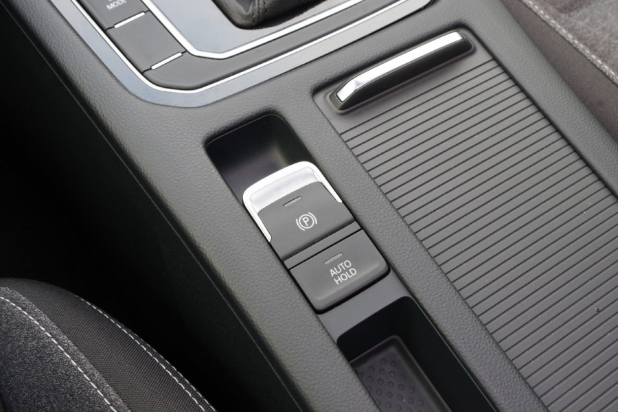 Volkswagen Passat Variant 1.4 TSI PHEV GTE 218 PK Business, Elek. Trekhaak, Panoramadak, Memory, Matrix LED, Winterpakket