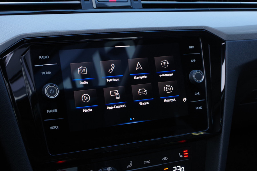 Volkswagen Passat Variant 1.4 TSI PHEV GTE 218 PK Business, Elek. Trekhaak, Panoramadak, Memory, Matrix LED, Winterpakket