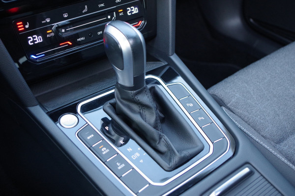 Volkswagen Passat Variant 1.4 TSI PHEV GTE 218 PK Business, Elek. Trekhaak, Panoramadak, Memory, Matrix LED, Winterpakket