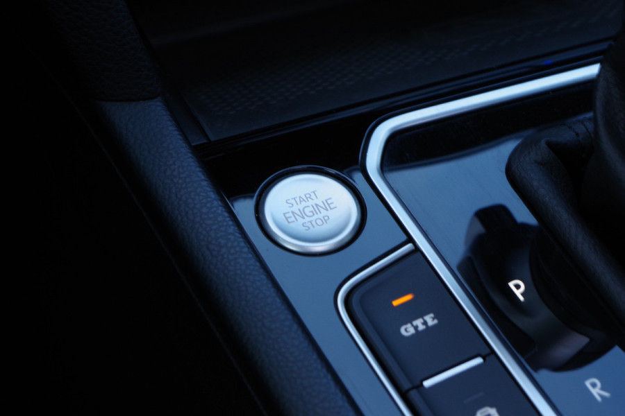 Volkswagen Passat Variant 1.4 TSI PHEV GTE 218 PK Business, Elek. Trekhaak, Panoramadak, Memory, Matrix LED, Winterpakket