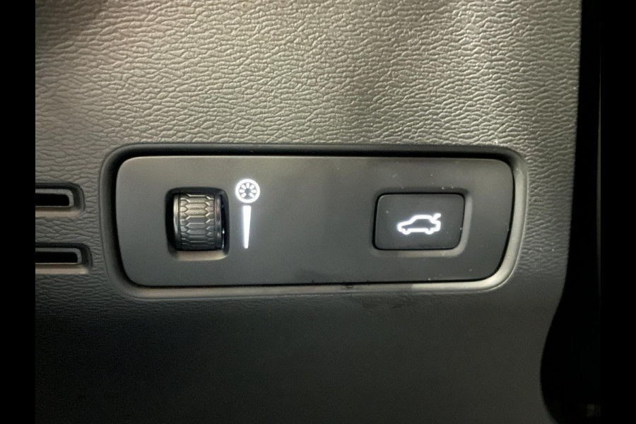 Volvo XC40 Recharge P8 AWD R-Design|92,4% SOH|1/2 LEDER|STOEL+STUURVERWARMING|NAVIGATIE|ACC|APPLE CARPLAY|NL-AUT|NAP|IN.BTW|1eEIG|