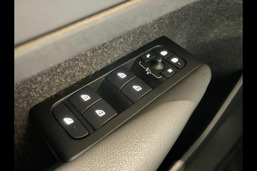 Volvo XC40 Recharge P8 AWD R-Design|92,4% SOH|1/2 LEDER|STOEL+STUURVERWARMING|NAVIGATIE|ACC|APPLE CARPLAY|NL-AUT|NAP|IN.BTW|1eEIG|