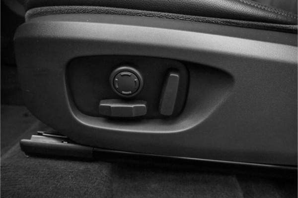 Land Rover Discovery Sport 2.0 TD4 SE Camera Leder Pano 18" Ori NL 45.000KM